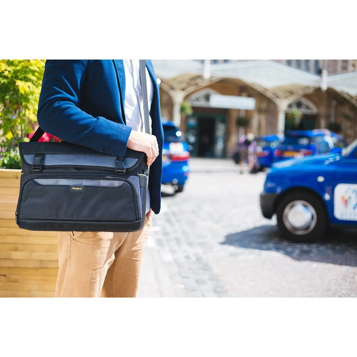 Targus City Gear 35.6 cm (14") Messenger case Black