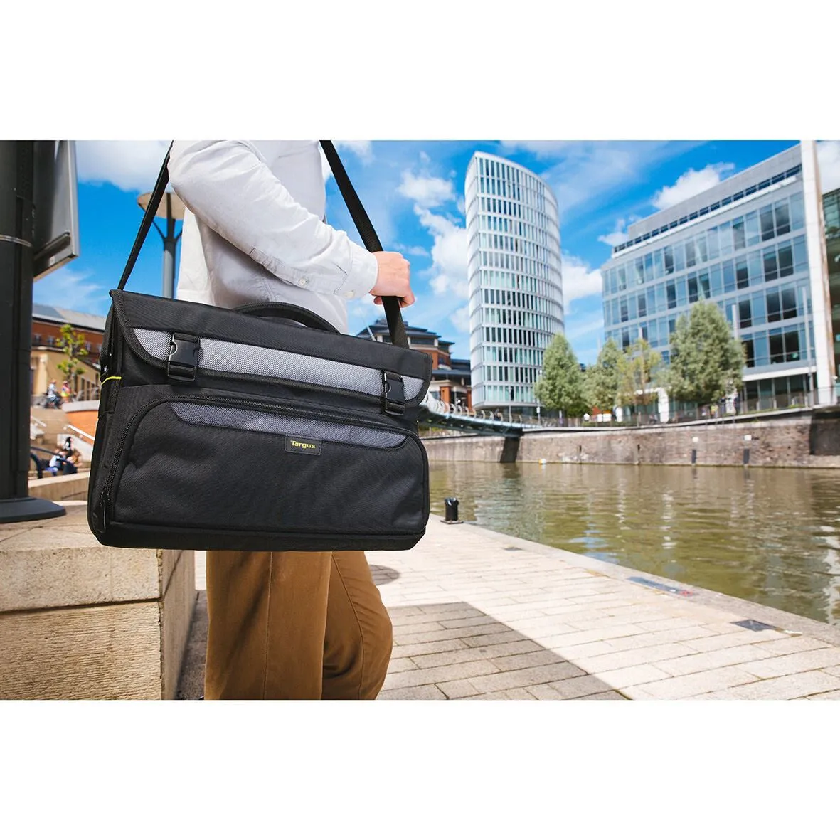 Targus City Gear 35.6 cm (14") Messenger case Black